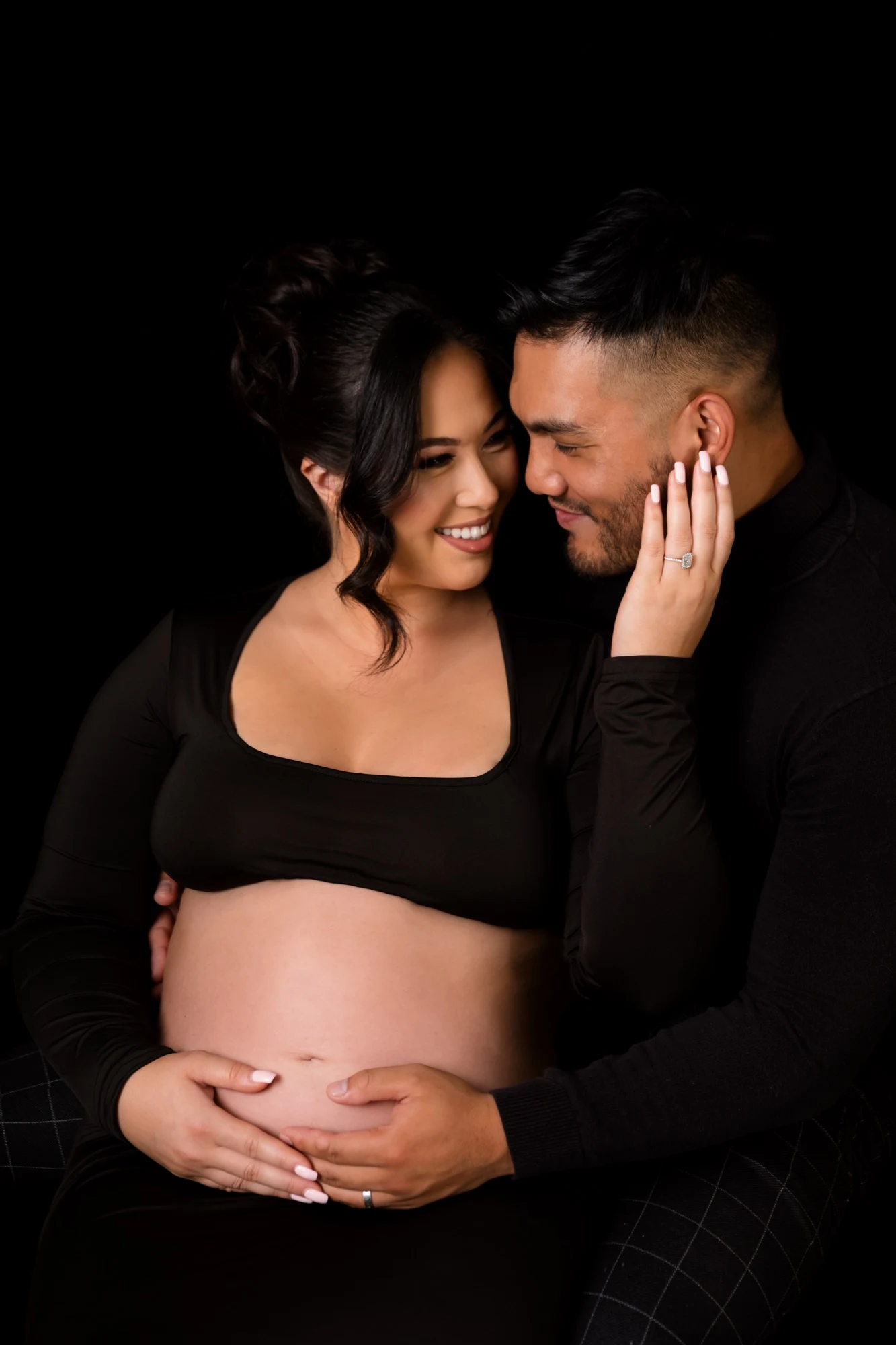 Maternity Emily — studio elegance